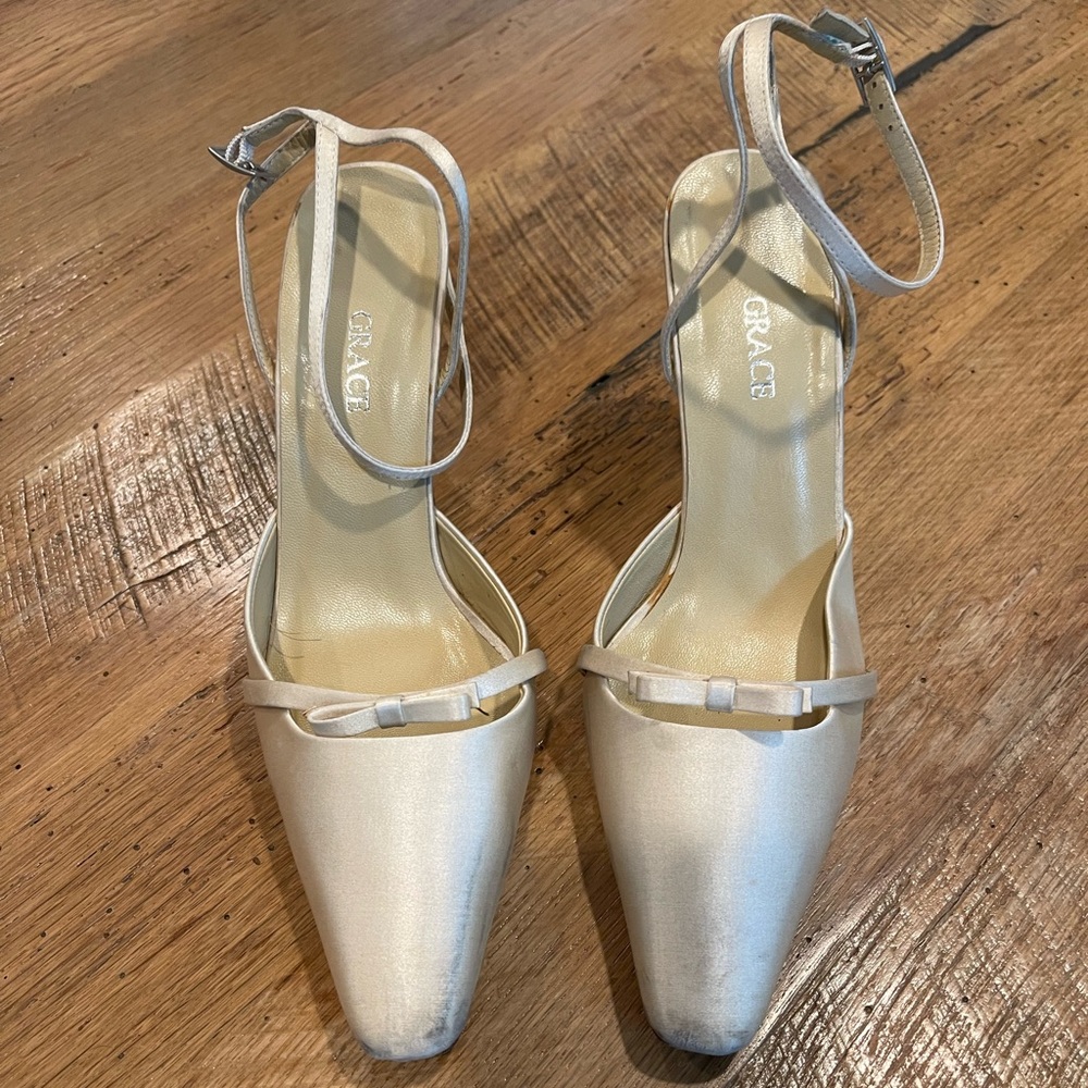 Grace Bella Silk Bridal Heels. Color: Candle Light Silk. Size 7.5B. Gently used